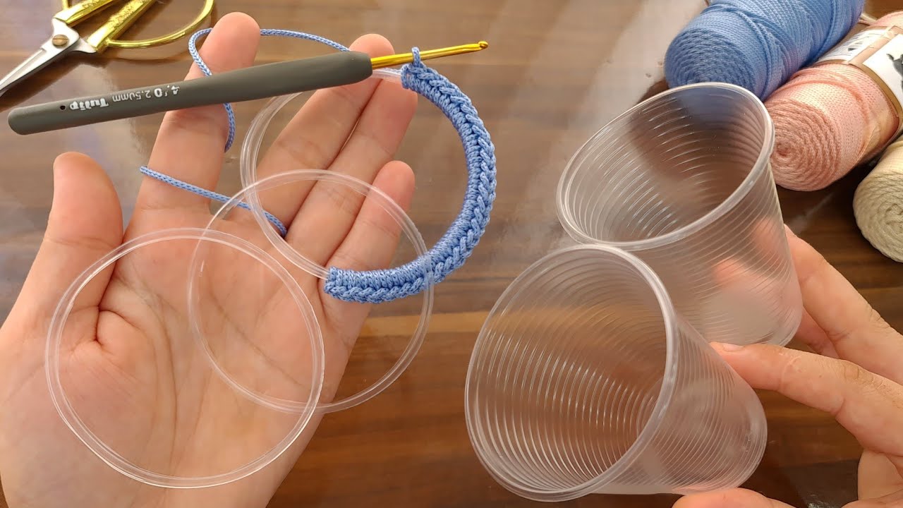 WOW GREAT IDEAS! 😍 Look what I did with the plastic cups I found in the trash! RECYCLING CROCHET