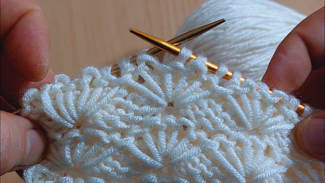 A great knitting pattern is very easy with 2 needles, both reverse and straight.
