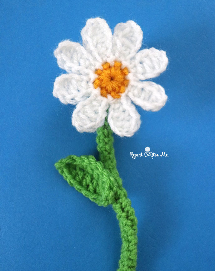 Crochet Daisy Flower – Repeat Crafter Me