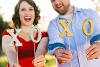 DIY Glitter Valentine Photo Props: Craft Cute Party & Photo Booth Signs