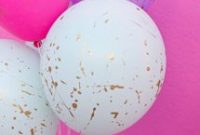Gold Splatter Paint Balloons: DIY Party Decor Tutorial