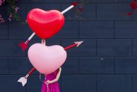 How to Make Giant Cupid’s Arrow Balloons for Valentine’s Decor