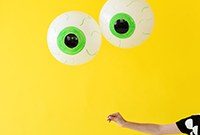 How to Make Spooky Eyeball Balloons for Halloween Decorations