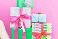 4 Stylish Holiday Gift Wrap Pairings to Impress Recipients