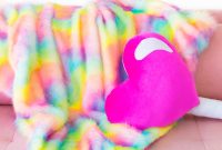 How to Make a Cozy Faux Fur Blanket: Step-by-Step DIY Guide
