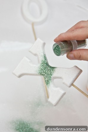 DIY Glitter Valentine Photo Props: Craft Cute Party & Photo Booth Signs 5 DIY Glitter Photo Props for Valentines Day