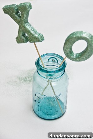 DIY Glitter Valentine Photo Props: Craft Cute Party & Photo Booth Signs 7 XO Photo Booth Props
