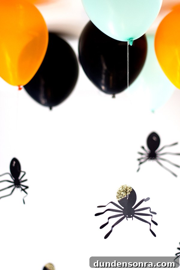 DIY Hanging Spider Balloons: Halloween Decoration Tutorial 2 DIY Hanging Spider Balloons
