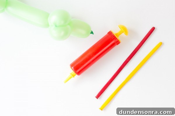 DIY Balloon Animal Cake Topper Ideas for Party Cakes 4 How To Make Balloon Animals
