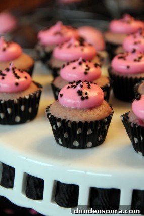 pink-and-black-bridal-shower-dessert-bar-cupcakes