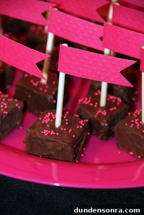 pink-and-black-bridal-shower-dessert-bar-brownie-bites