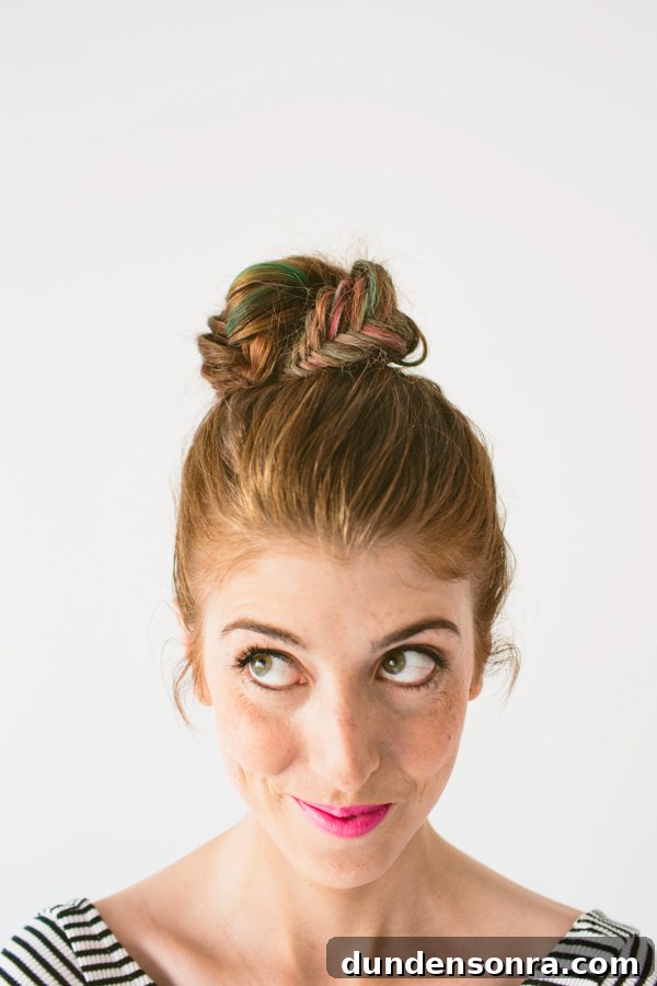 Party Hair Ideas for Brunettes: Hair Chalk Tips + Fishtail Top Knot 21 DIY Fishtail Top Knot (+ Hair Chalk!)