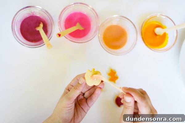 Food coloring and cookies