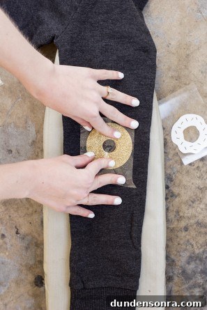 Someone pinning a gold circle