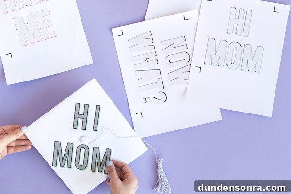 Graduation cap that says "hi mom"
