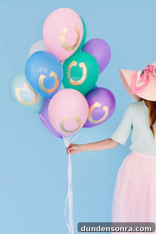 DIY Gold Horseshoe Balloon Decor Ideas for Parties 2 DIY Gold Horseshoe Balloons