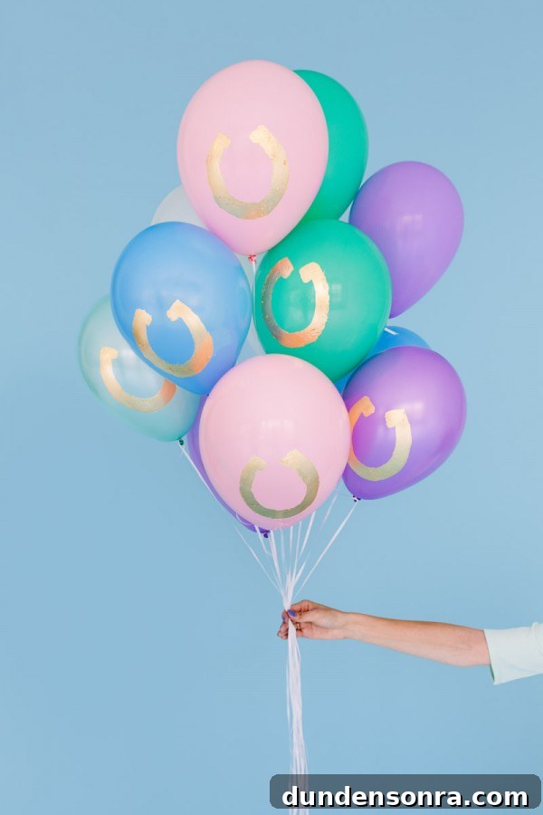 DIY Gold Horseshoe Balloon Decor Ideas for Parties 3 DIY Gold Horseshoe Balloons