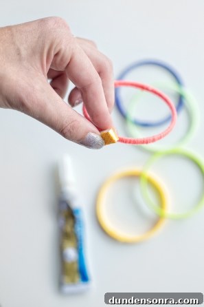 Handmade Friendship Bracelets: Patterns, Tips & Tutorials 15 Colorful bracelet