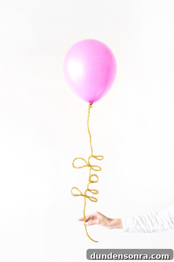 How to Make Flexible Balloon Tails for Party Decorations 2 DIY Bendable Balloon Tails | studiodiy.com
