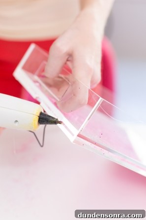 Make Your Own Sparkling Resin Glitter Tray: Simple DIY Guide 7 A plastic tray