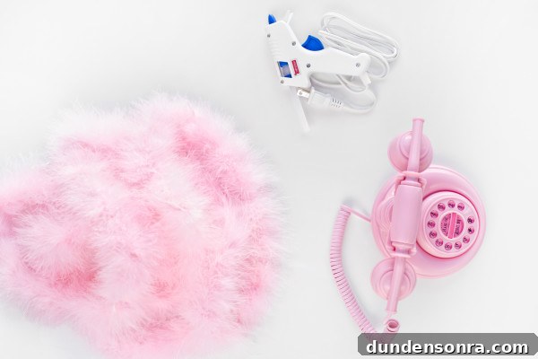 How to Make a Fuzzy Phone Case: DIY Soft Cover Tutorial 4 Fluff and phone