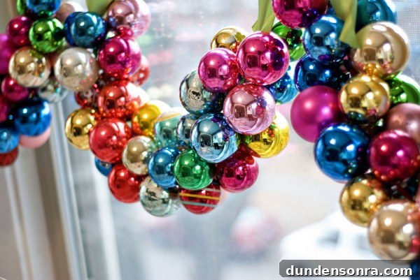 christmas-bulb-ornament-garland