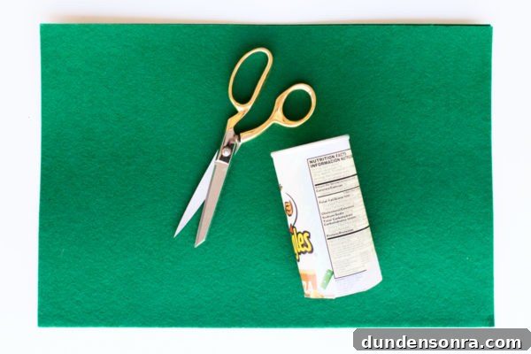 DIY Palm Tree and Beach Ball Halloween Costume Ideas 5 Scissors and crafts