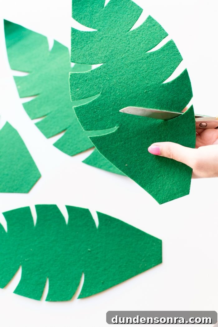 DIY Palm Tree and Beach Ball Halloween Costume Ideas 6 DIY Palm Tree Costume