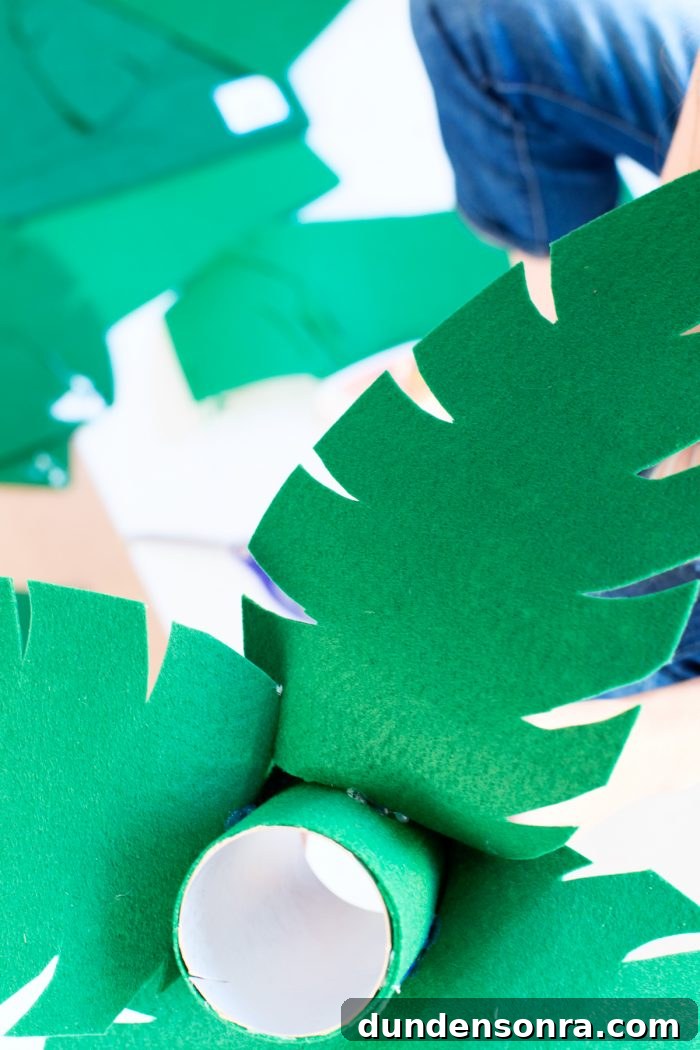 DIY Palm Tree and Beach Ball Halloween Costume Ideas 8 DIY Palm Tree Costume