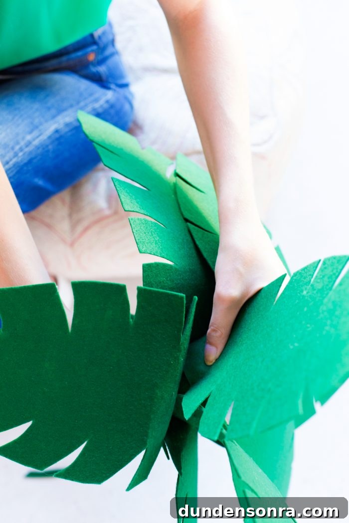 DIY Palm Tree and Beach Ball Halloween Costume Ideas 9 DIY Palm Tree Costume