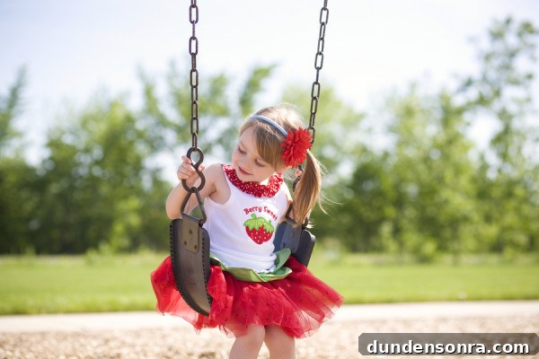 strawberry-birthday-party-outfit
