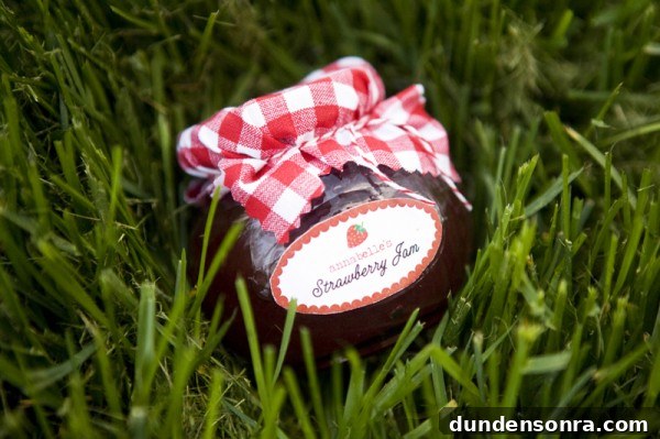 strawberry-jam-party-favors