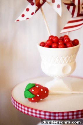 strawberry-cake-pop