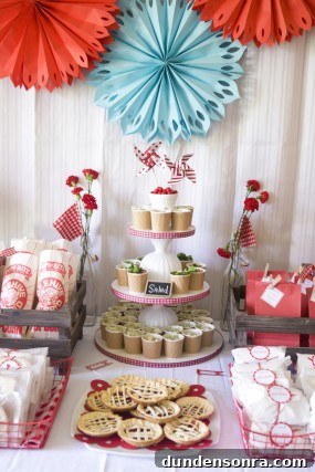 strawberry-birthday-party-food-display