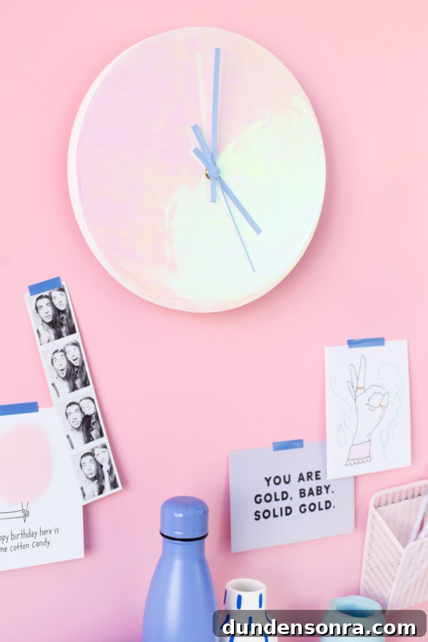 Holographic clock and photos