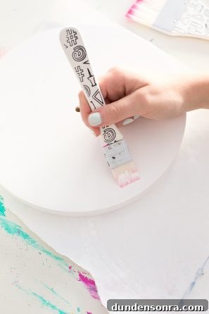Someone painting a circle item