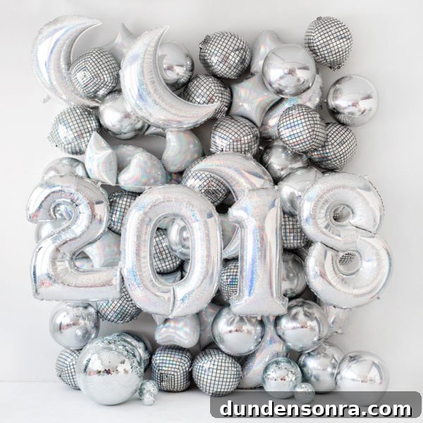 Holographic 2018 New Year's Eve Balloons