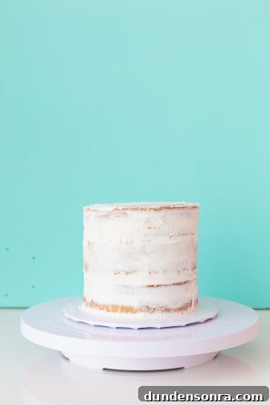 Cake with white frosting