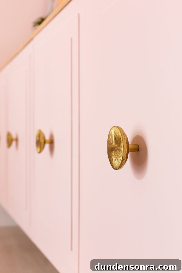 A close up of gold handle