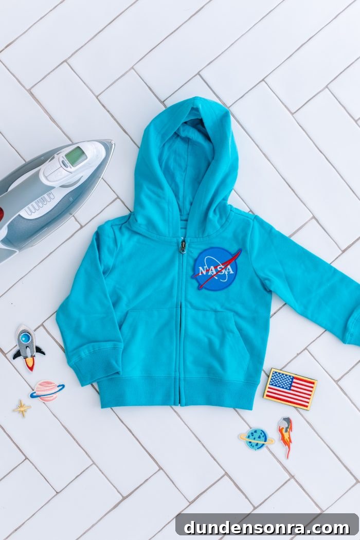 DIY Family Space Costume Ideas for Group Halloween or Cosplay 9 DIY Space Family Costume