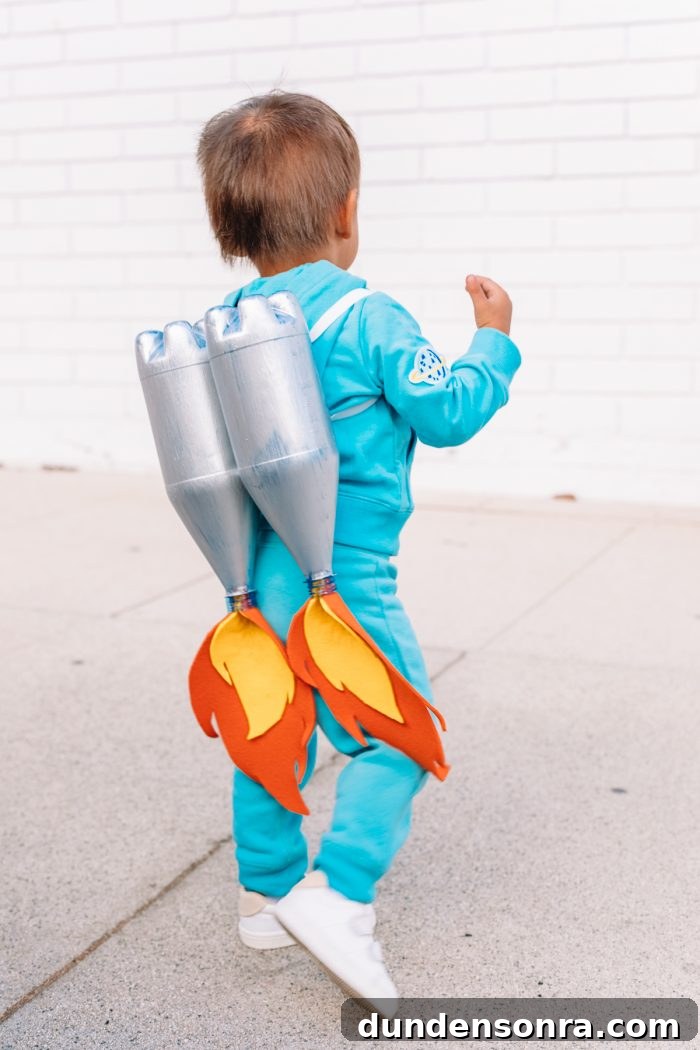 DIY Family Space Costume Ideas for Group Halloween or Cosplay 3 DIY Space Family Costume