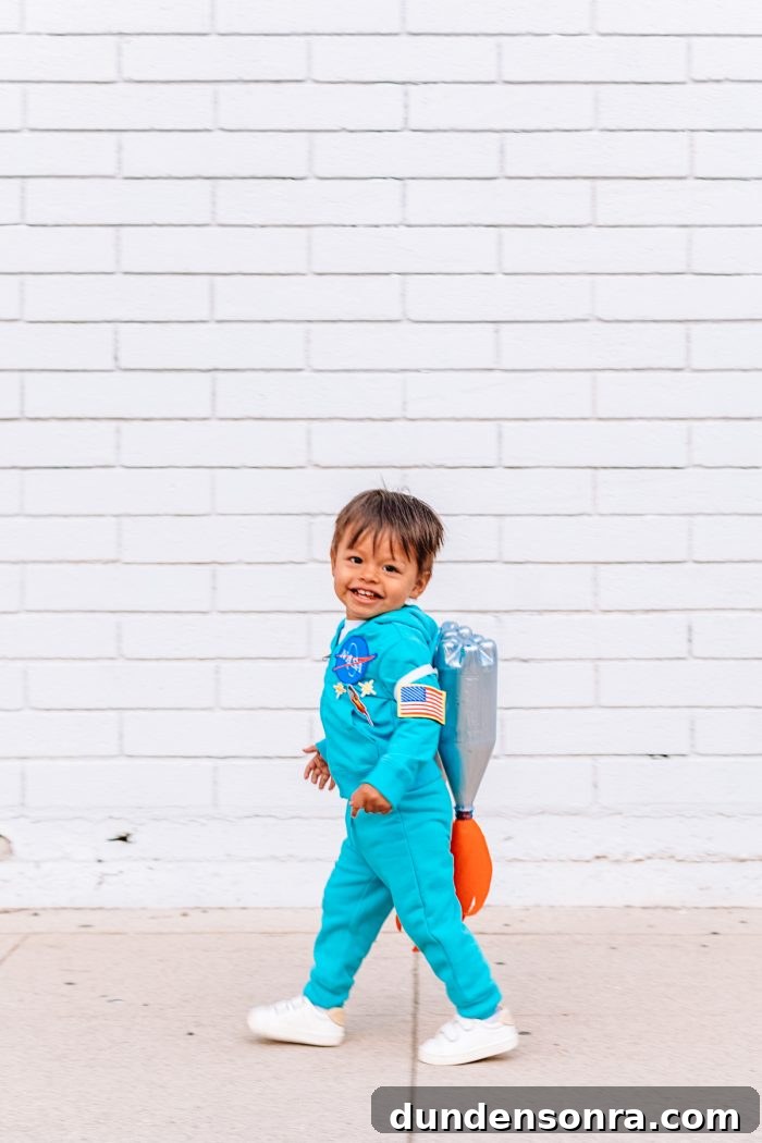 DIY Family Space Costume Ideas for Group Halloween or Cosplay 6 DIY Space Family Costume
