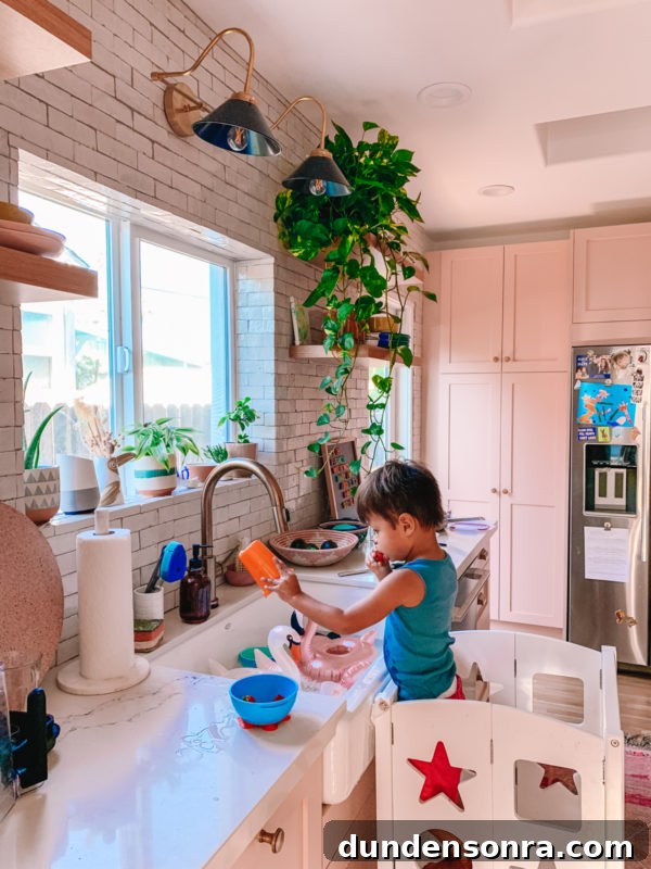 5 Fun Free Toddler Activities You Can Do at Home Today 4 Free Toddler Activities: 'Washing' the Dishes