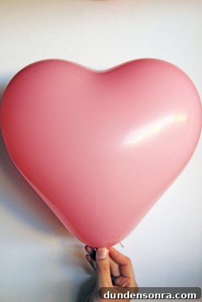 candy-heart-balloons