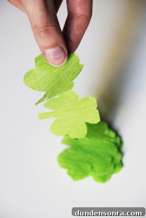 diy-st-patricks-day-shamrock-streamers diy-st-patricks-day-shamrock-streamers