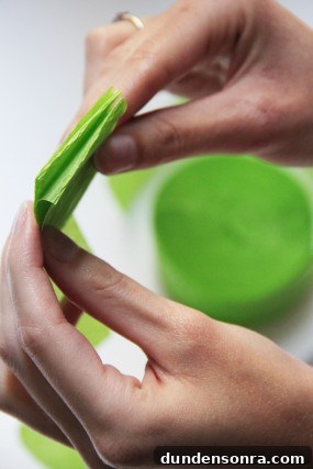 shamrock-streamer-diy shamrock-streamer-diy
