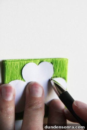 diy-green-shamrock-garland diy-green-shamrock-garland