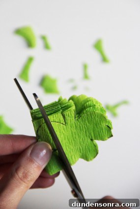 diy-st-patricks-day-shamrock-garland diy-st-patricks-day-shamrock-garland