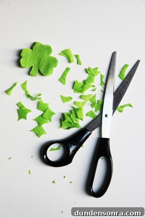 diy-st-patricks-day-shamrock-streamer-garland