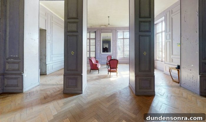 Dream Homes I’d Live In: Inspiring House Designs Vol. 3 35 A purple living room with furniture